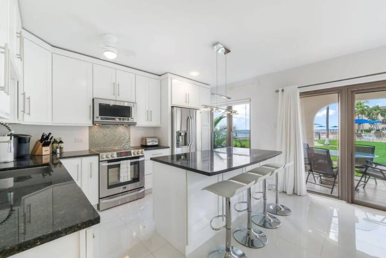 George Town Villas #117 Джорджтаун